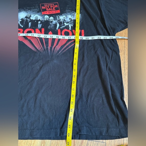 Tultex Black and Red Bon Jovi Graphic Tee - Picture 4 of 4